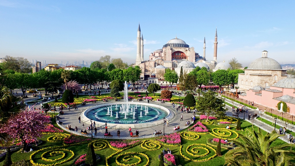 برنامه‌ریزی ترکیه برای جذب ۱۰۰میلیون گردشگر و درآمد ۵۶ میلیارد دلاری در سال جاری